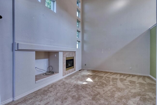 Building Photo - 6697 S Forest Way