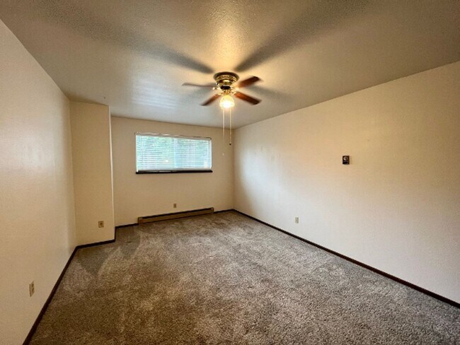 Building Photo - 2 BD Unit - Excellent Lacey Location