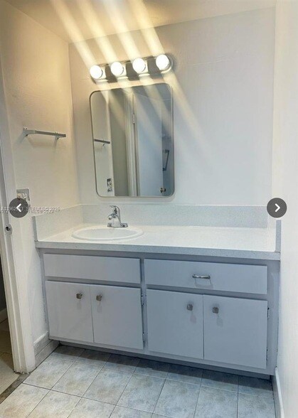 Building Photo - 445 NE 195th St