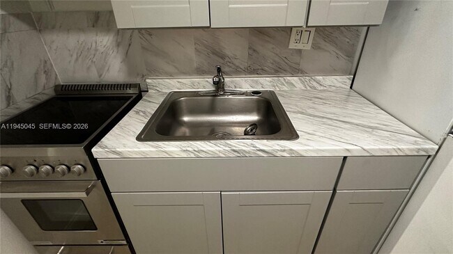 Building Photo - 732 Moffett St