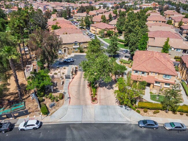 Building Photo - 25892 Iris Ave
