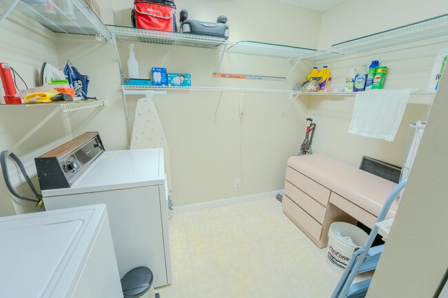 Building Photo - 4725 Lucerne Lakes Blvd E