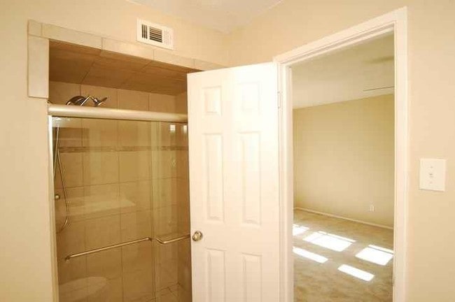 Building Photo - 3151 Kinkaid Dr