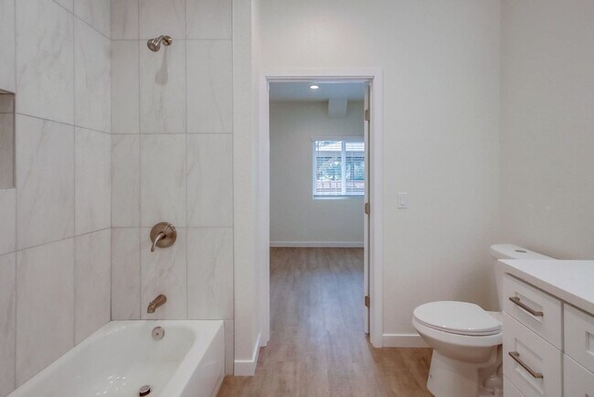Building Photo - XL Studio - Newly renovated with large wal...