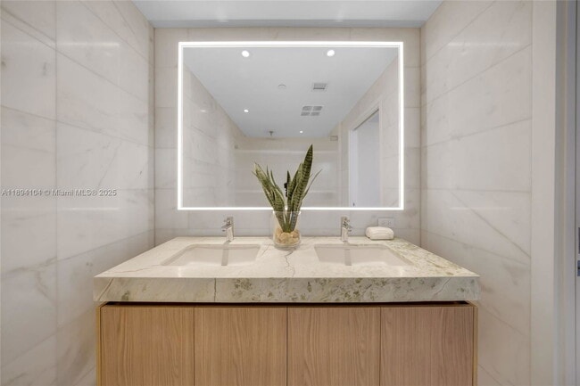 Building Photo - 500 Alton Rd