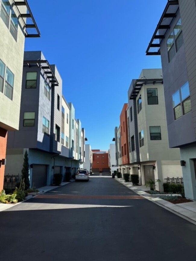 Building Photo - New Construction Town Home in Brea