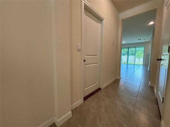 Building Photo - 11147 Crescent Deer Dr