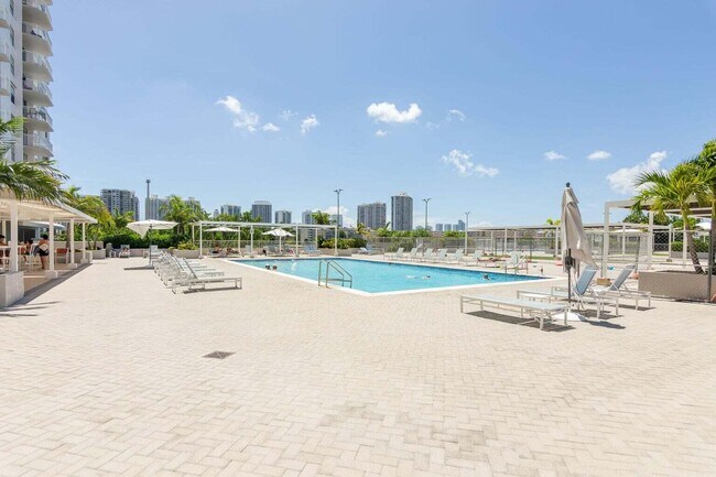 Building Photo - 18031 Biscayne Blvd