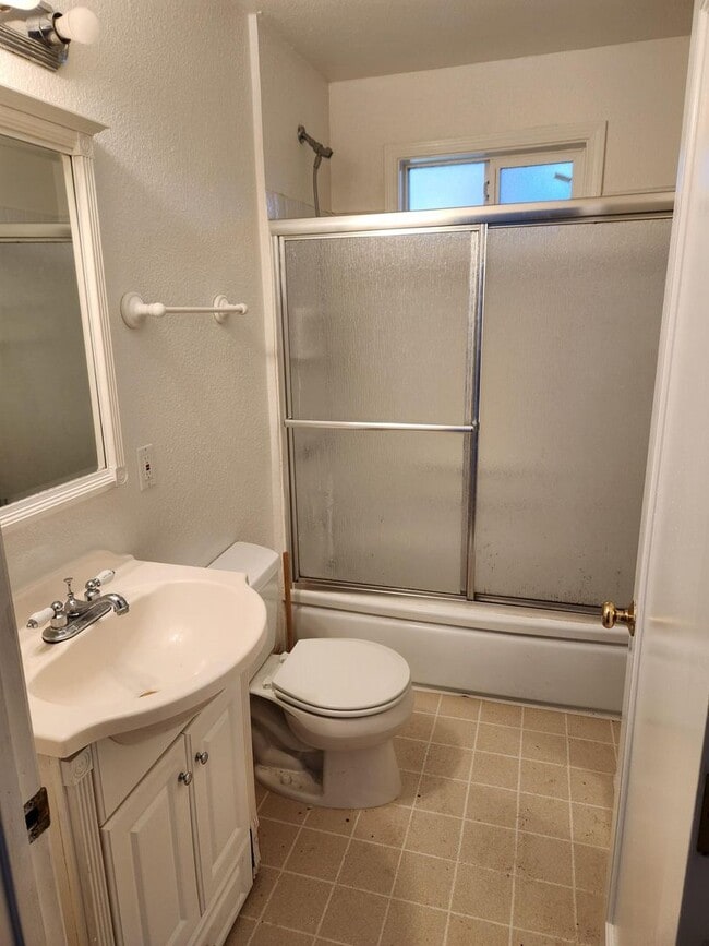 Building Photo - Charming little home in Anderson