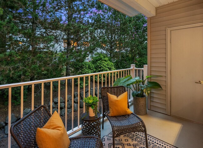 Building Photo - 2bd/2ba Sammamish House