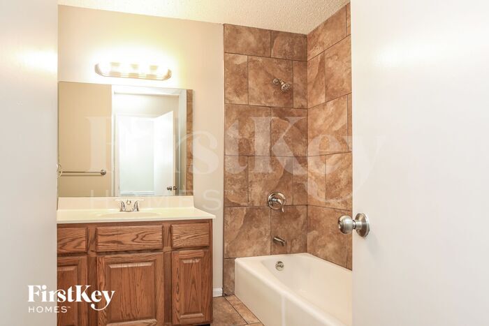 Building Photo - 1408 SW 14th St