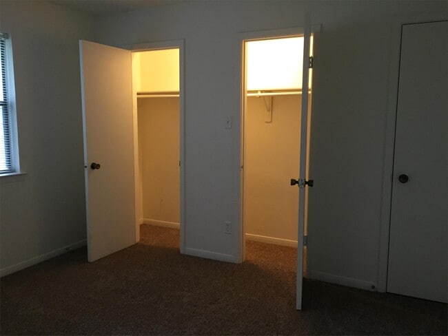 Building Photo - 800 Navarro Dr
