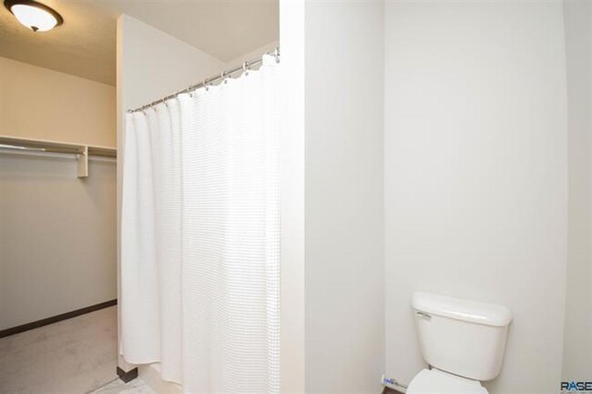 Building Photo - Bright & Spacious Ranch-Style Living – All...