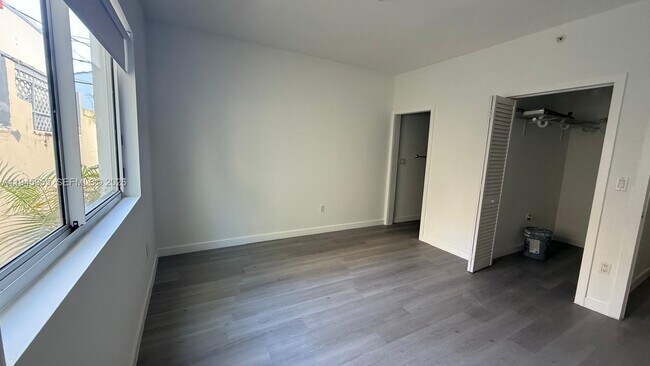 Building Photo - 820 15th St