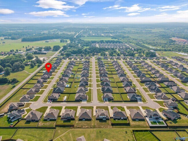 Building Photo - 17050 Stonegate Dr