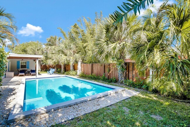 Building Photo - 461 Jupiter Ln