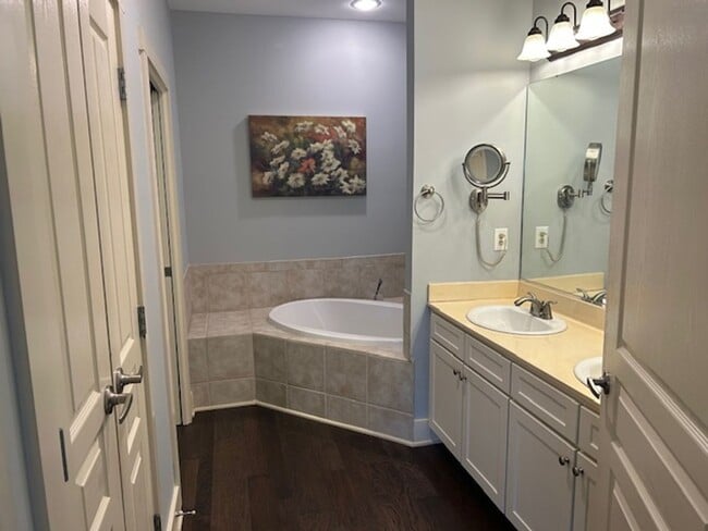 Building Photo - Asheville Furnished Rental!- Beaucatcher H...