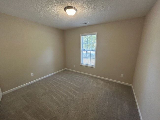 Building Photo - Ready to View! Updated 3/2 Home High Point...