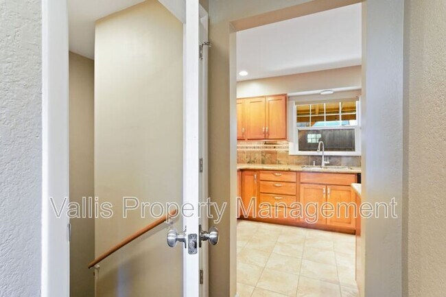 Building Photo - 1025 Terrace Dr NW