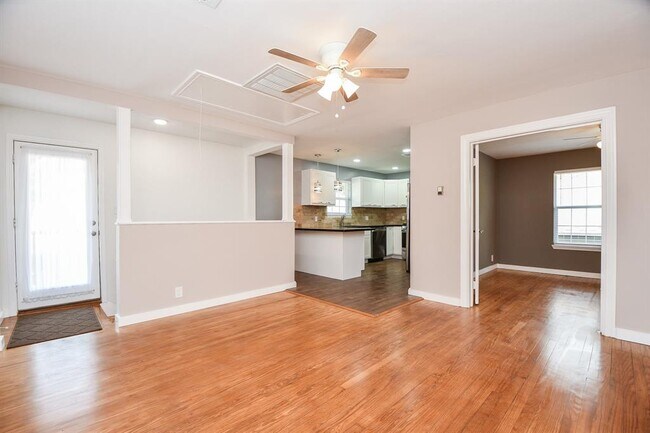 Building Photo - 1525 Studewood St