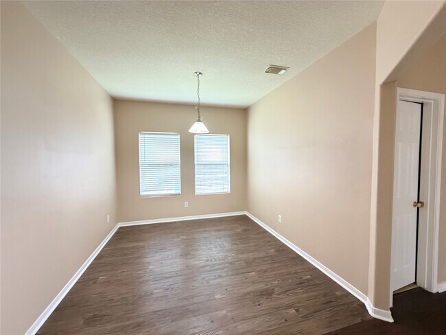 Building Photo - 15423 Fir Woods Ln