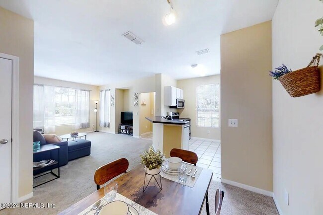 Building Photo - 13703 Richmond Park Dr N