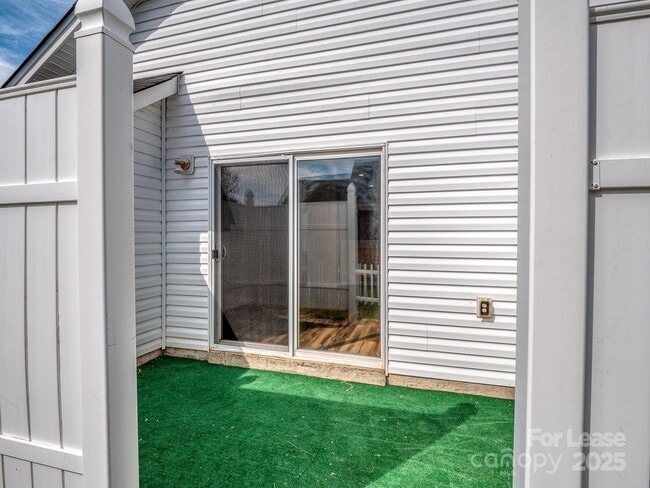 Building Photo - 6213 Derryfield Dr