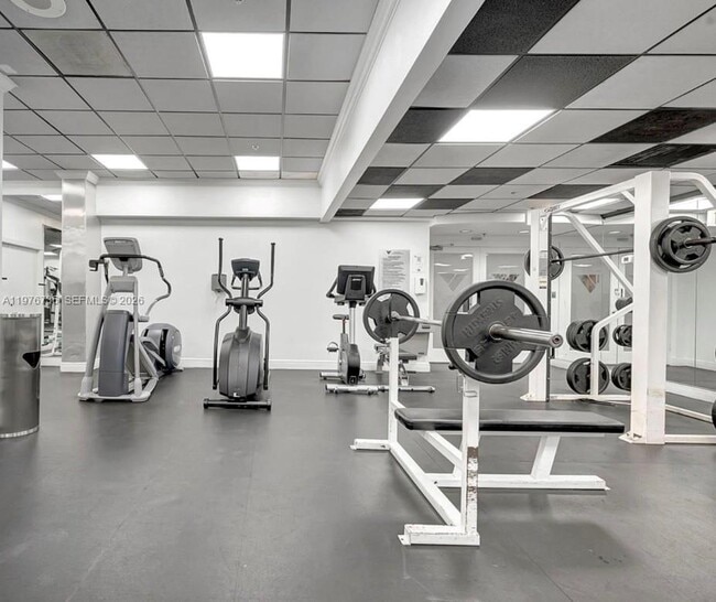 Building Photo - 555 NE 15th St