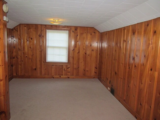 Building Photo - 3 bed/1 bath Off Polo Rd