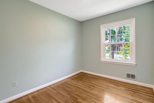 Building Photo - 8005 Candlewood Dr