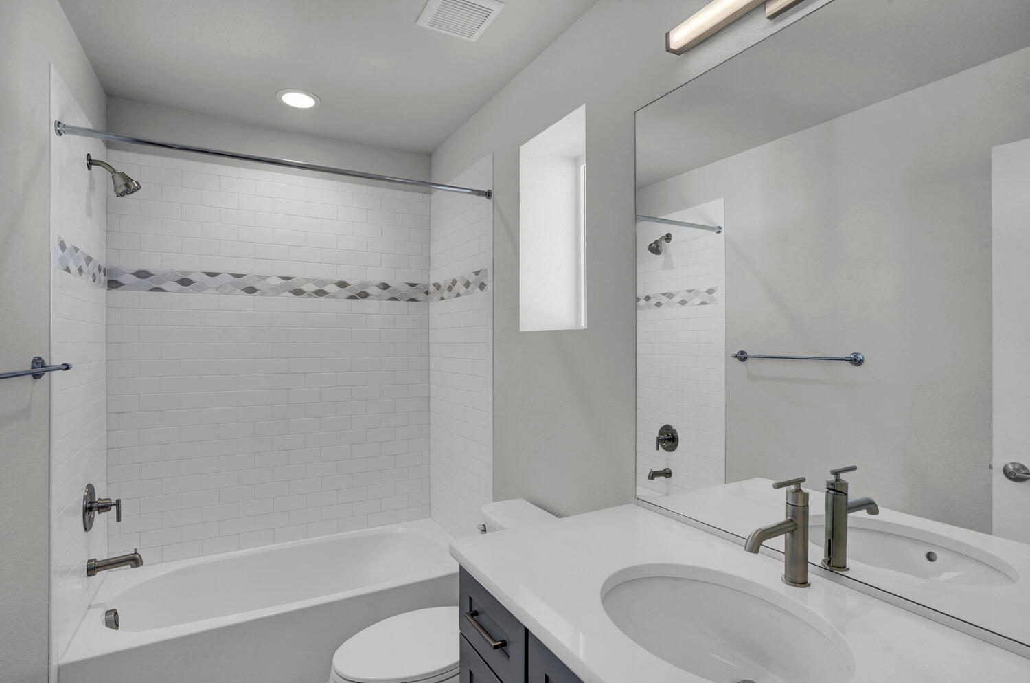 Upper Level Bedroom Bathroom - 6351 Hijinks Ln