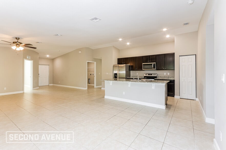 Building Photo - 1689 Waltz St SE