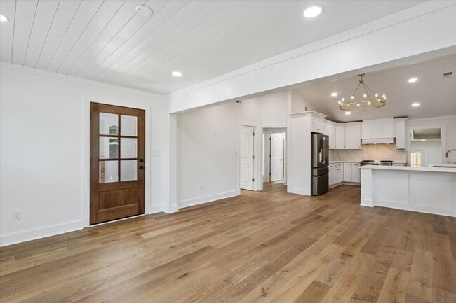 Building Photo - Newly Renovated Coastal Cottage for Lease!