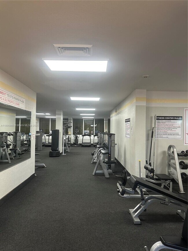 Building Photo - 400 Kings Point Dr