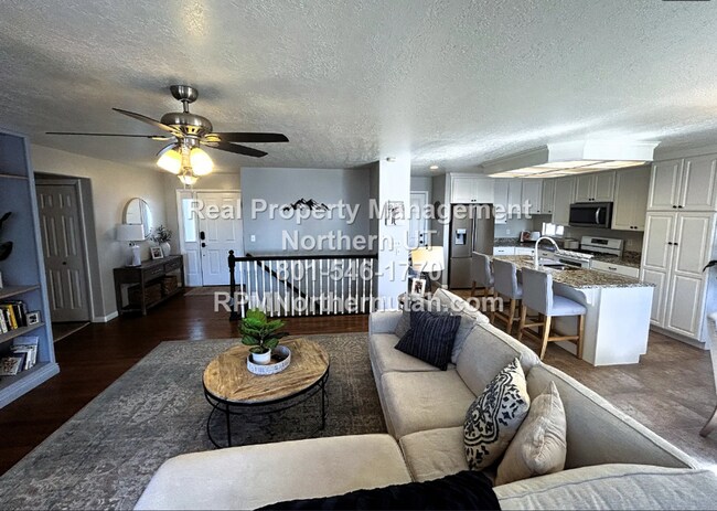 Building Photo - 5 Bed 3 Bath Spacious Home in Layton