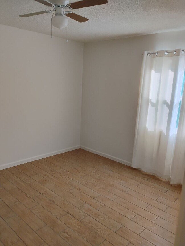 Building Photo - 18924-18934 Gault Street