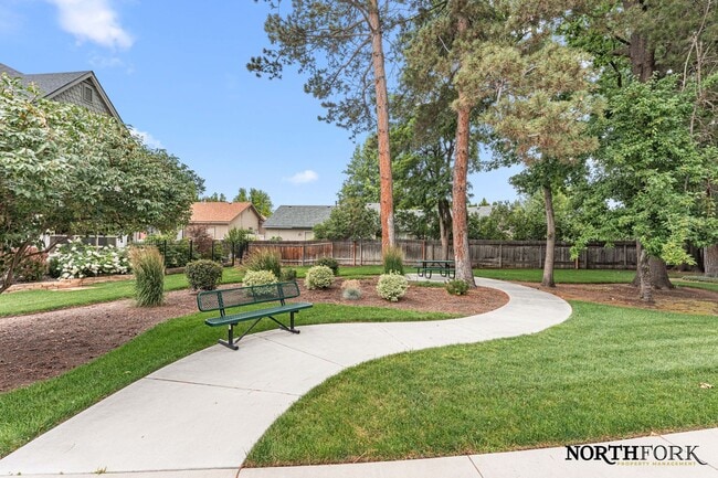 Building Photo - Elegant home near Downtown Eagle!