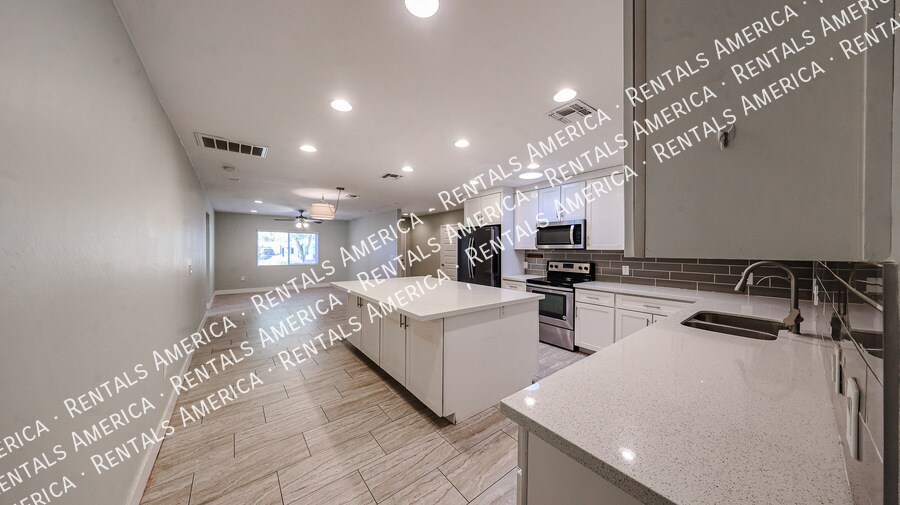 Building Photo - 3113 N 28th St