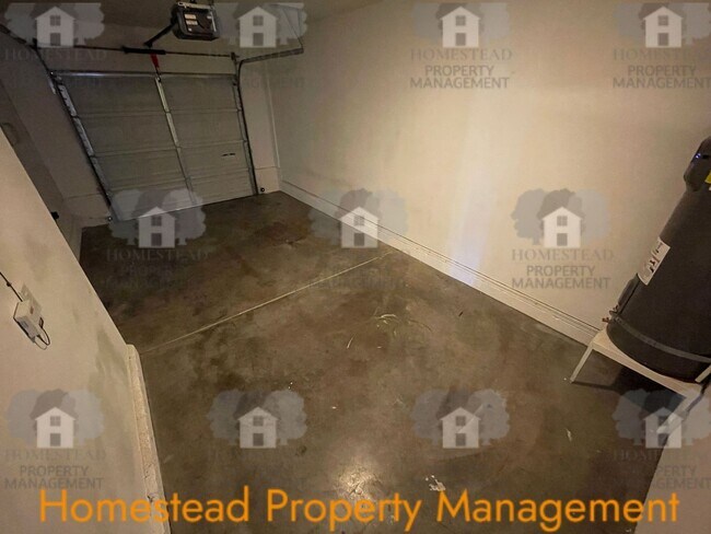 Building Photo - 479 Broad St S