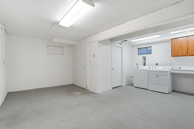 Building Photo - 688 W Kolby Ct