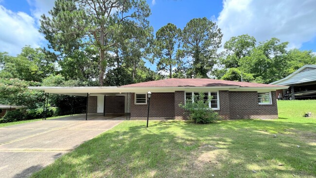 Primary Photo - Hello Gorgeous !! 3- bedroom just waiting ...