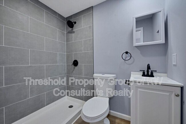 Building Photo - 786 Thomas Ave