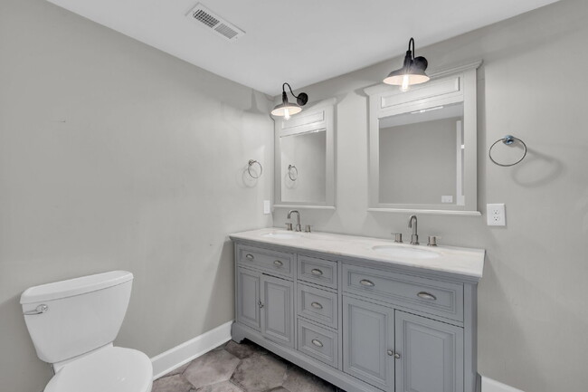Building Photo - Charming Stuart Heights Home – Spacious, S...