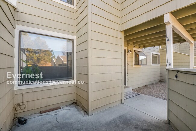 Building Photo - 6844 Countryside Ln