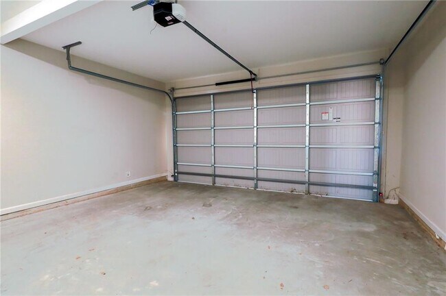 Building Photo - 225 Eva Way