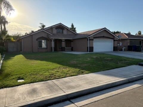 Building Photo - 6213 Green Garden Dr