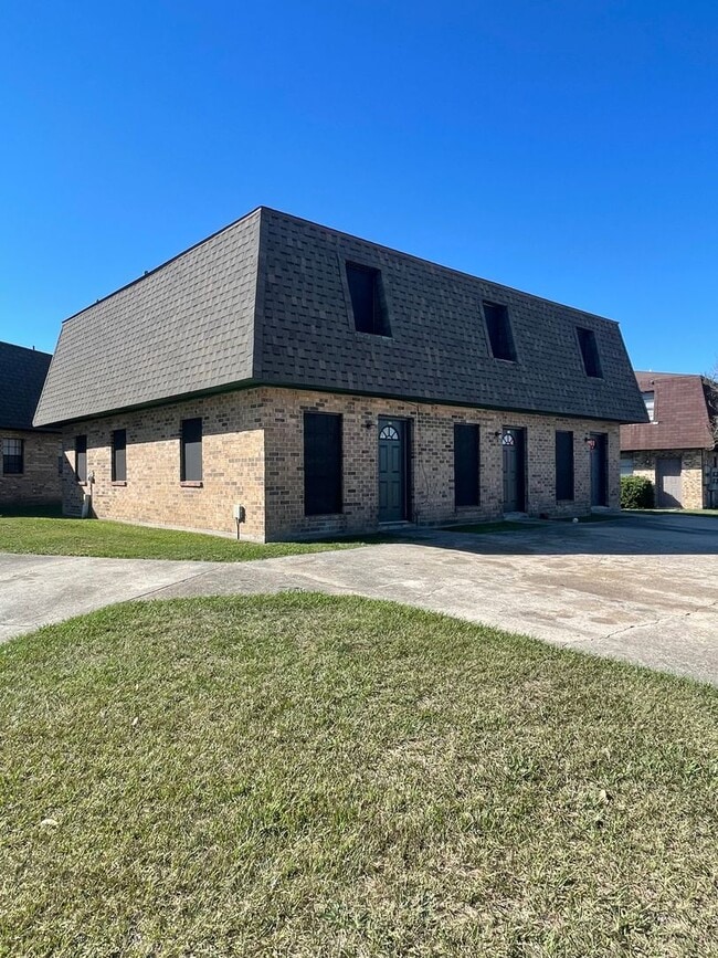 Building Photo - 306 Loire Ave