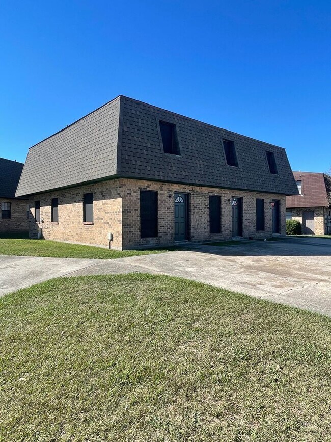 Primary Photo - 306 Loire Ave