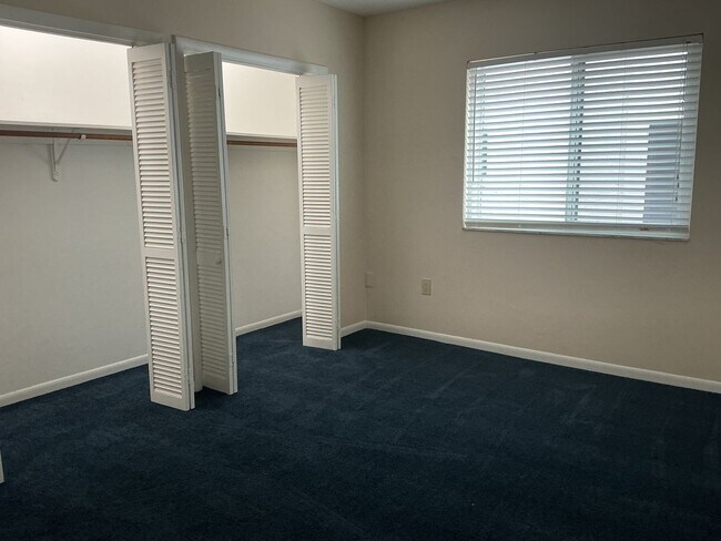 Building Photo - Lakeview Condo Available | Directly Across from Lake Hollingsworth