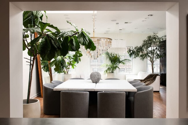 Building Photo - 22 E Elm St